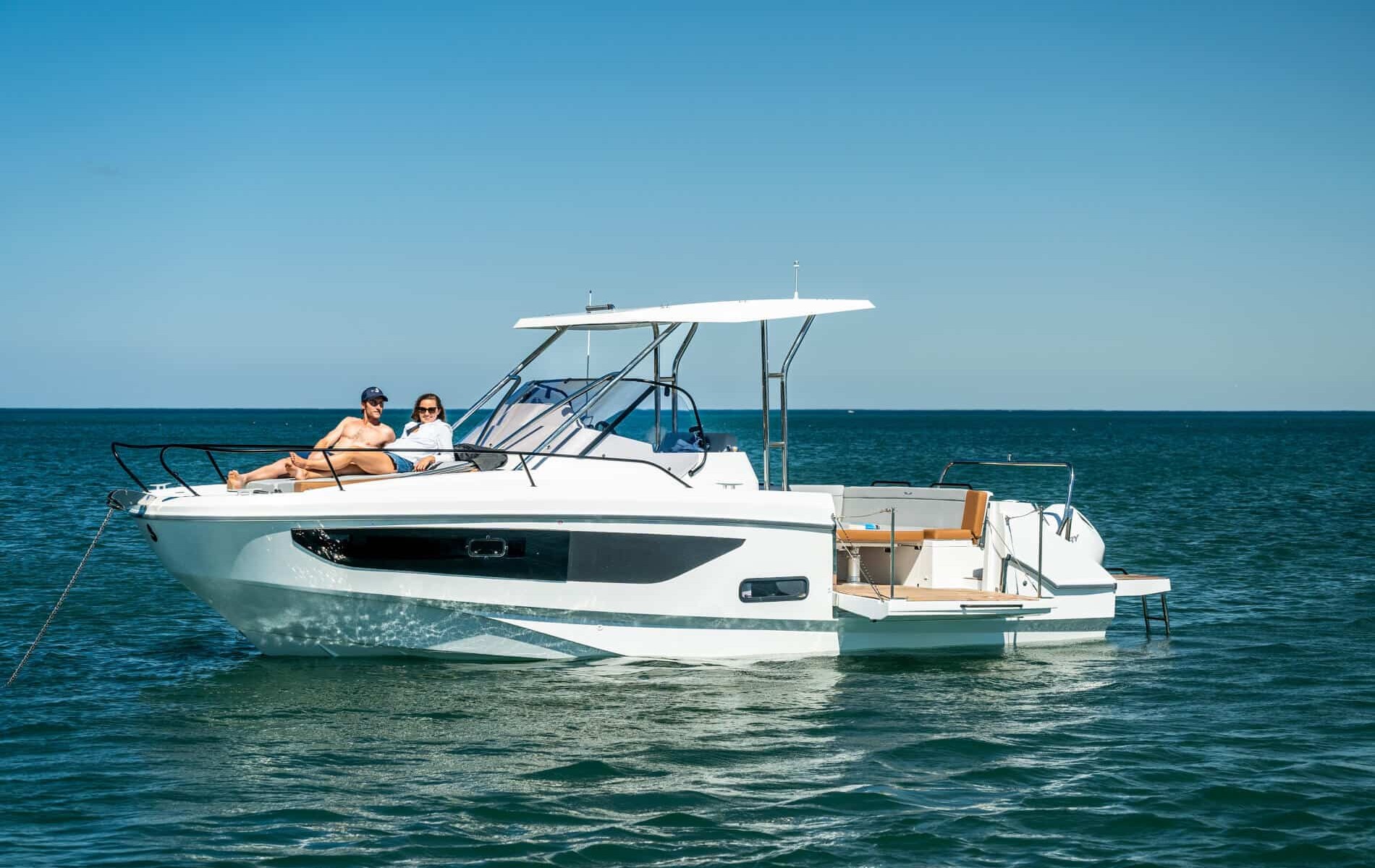 The FLYER 9 SUNdeck by Beneteau Outboard