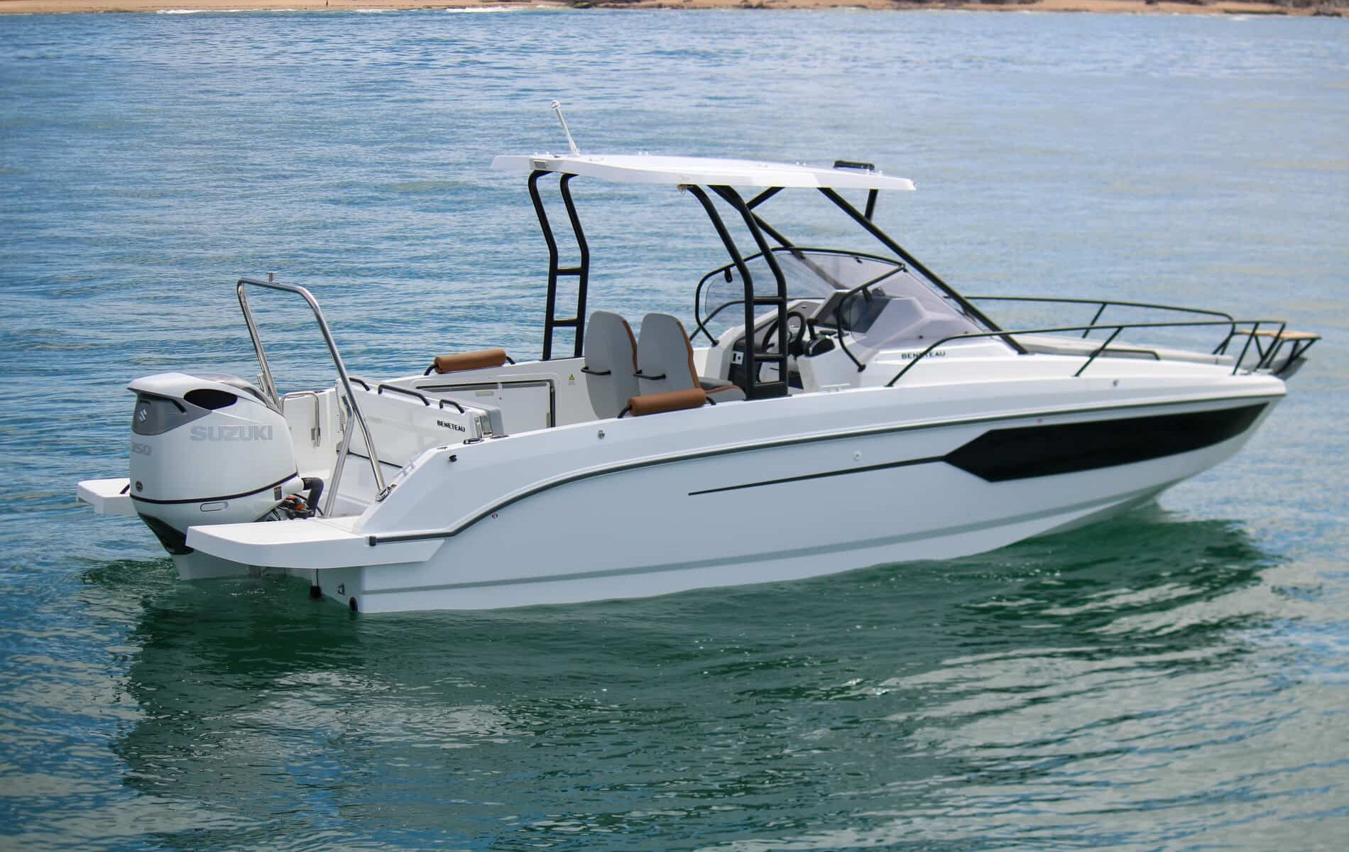 The FLYER 8 SUNdeck by Beneteau Outboard
