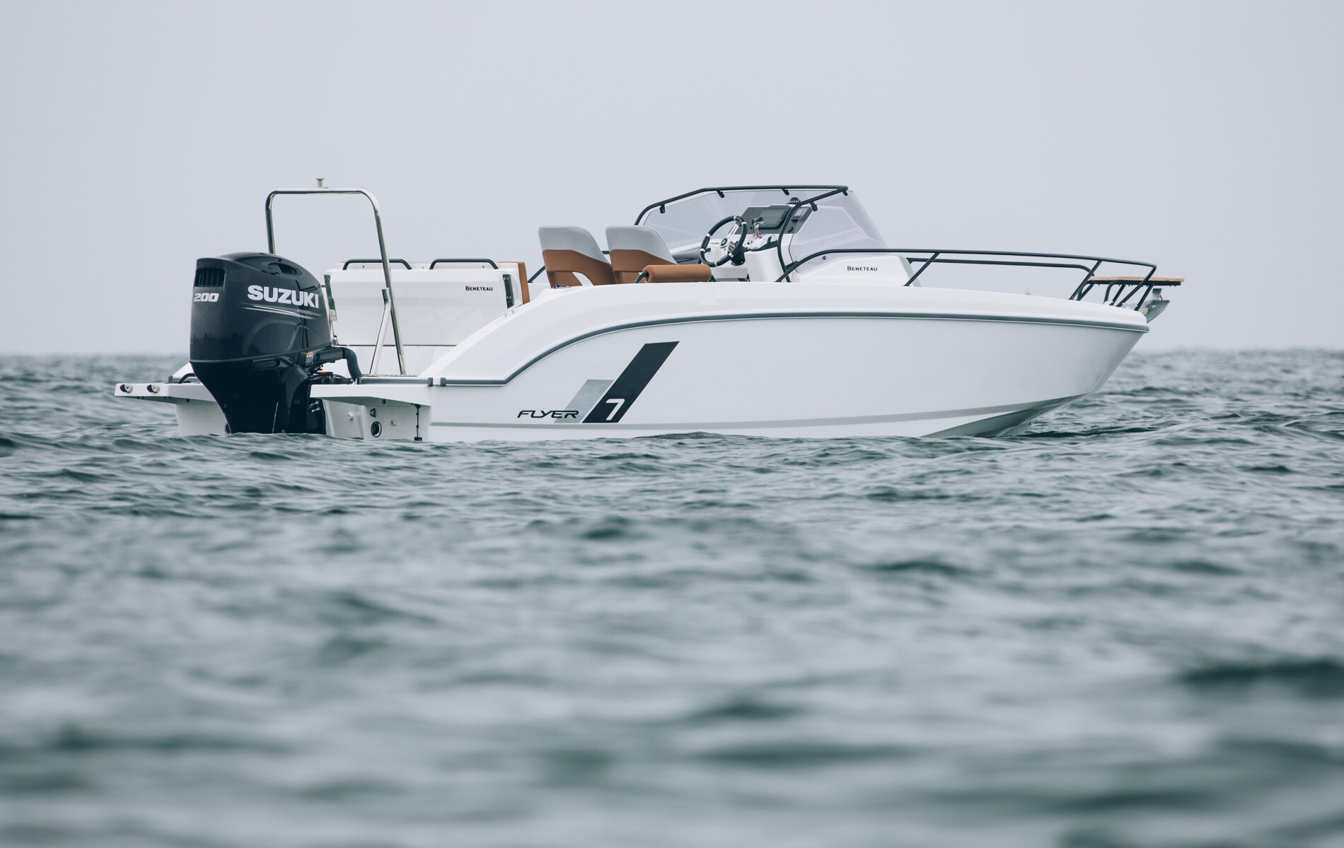 The FLYER 7 SUNdeck by Beneteau Outboard