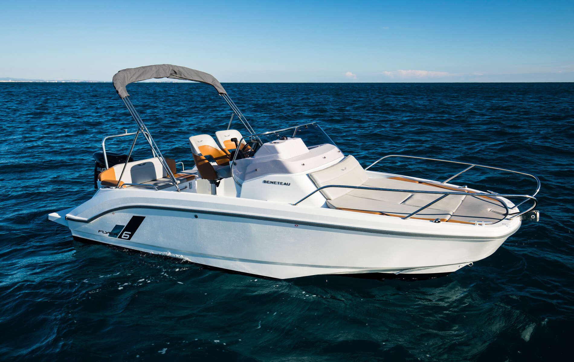 The FLYER 6 SUNdeck by Beneteau Outboard