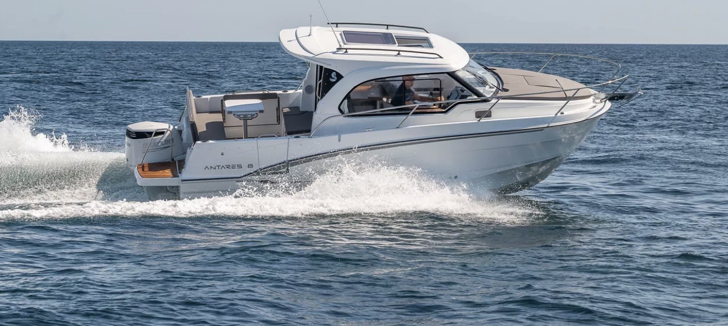 The Antares 8 Outboard by Beneteau Outboard