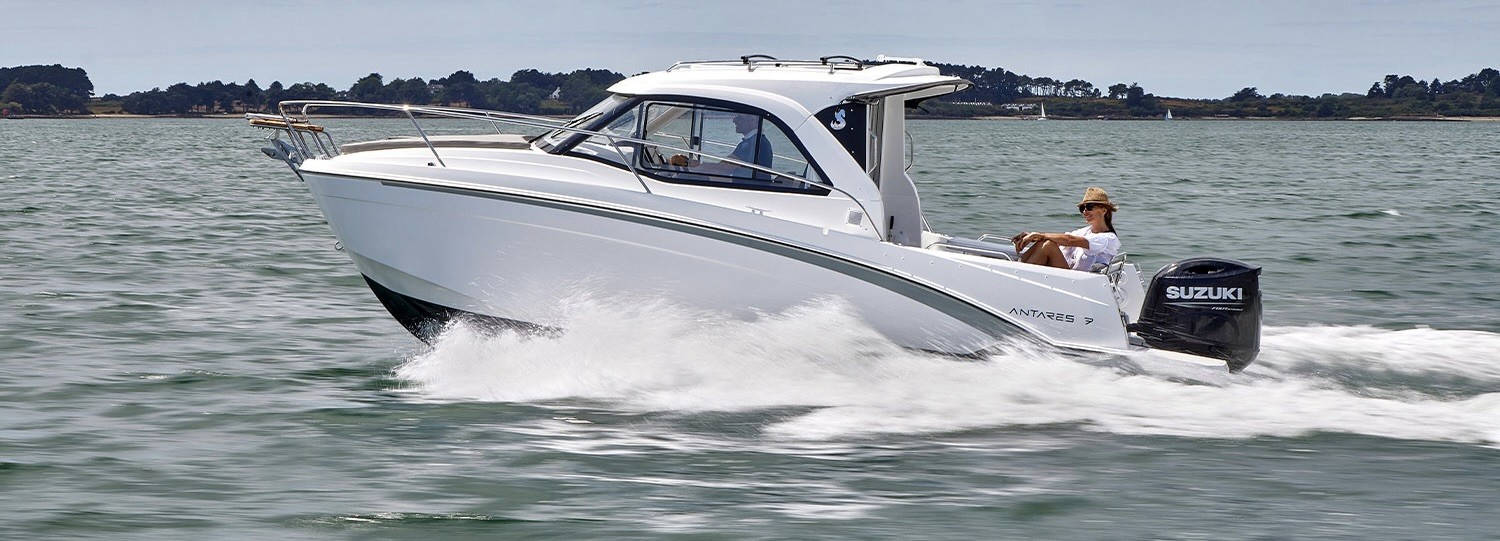 The Antares 7 Outboard by Beneteau Outboard