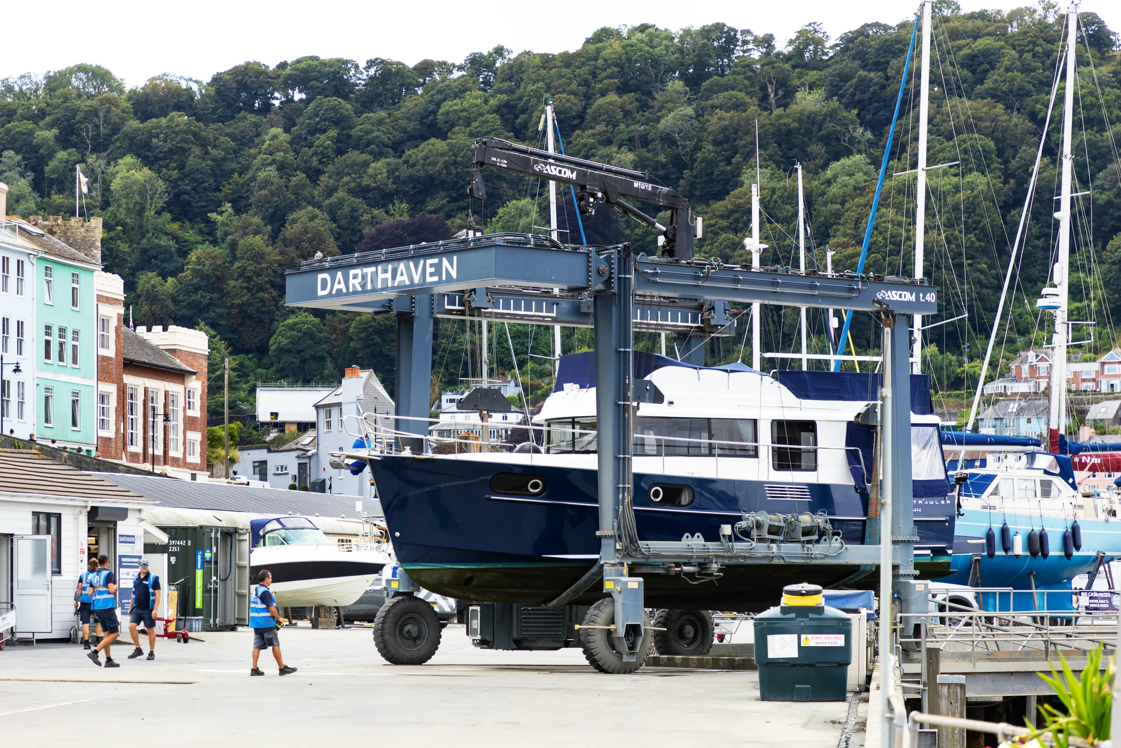 Darthaven boat hoisting services devon